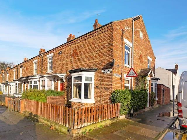 2 bedroom terraced house for sale