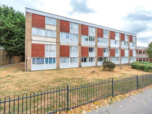 2 bedroom maisonette for sale