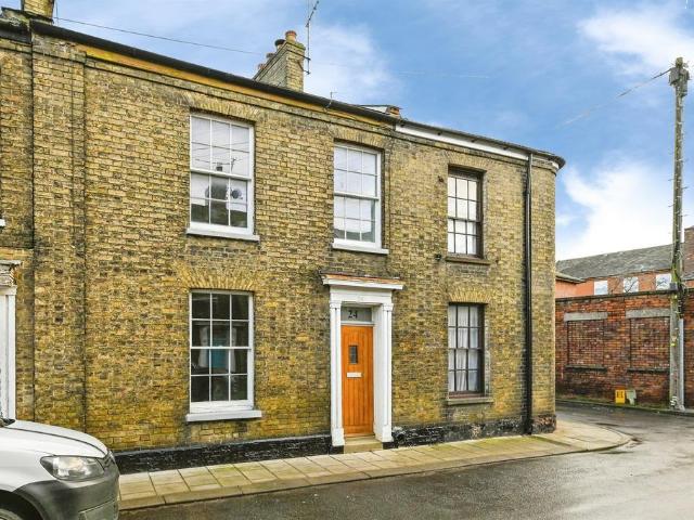 2 bedroom terraced house for sale