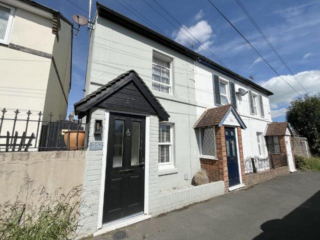 2 bedroom terraced house for sale