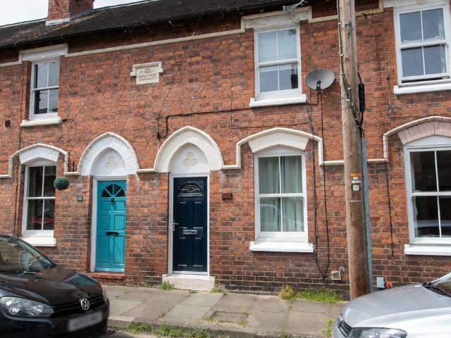 2 bedroom terraced house for sale