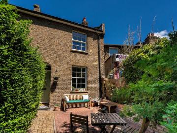 2 bedroom terraced house for sale