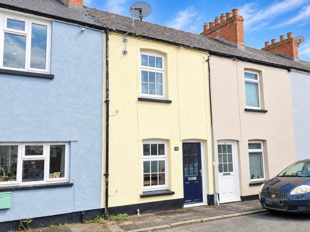 2 bedroom terraced house for sale