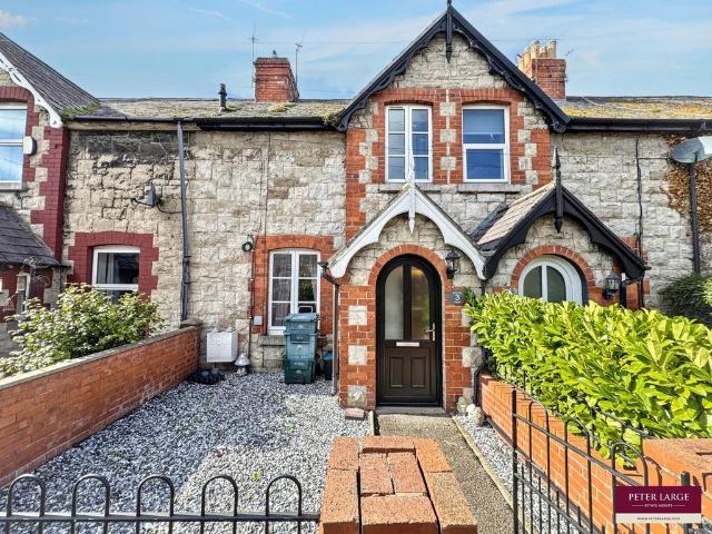 2 bedroom terraced house for sale