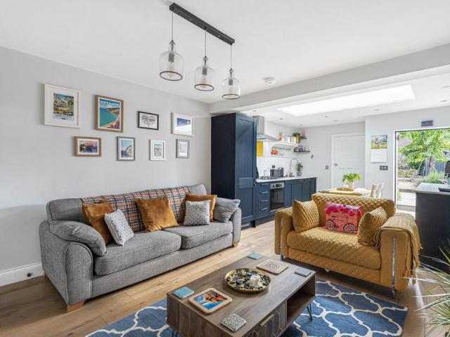 2 bedroom terraced house for sale