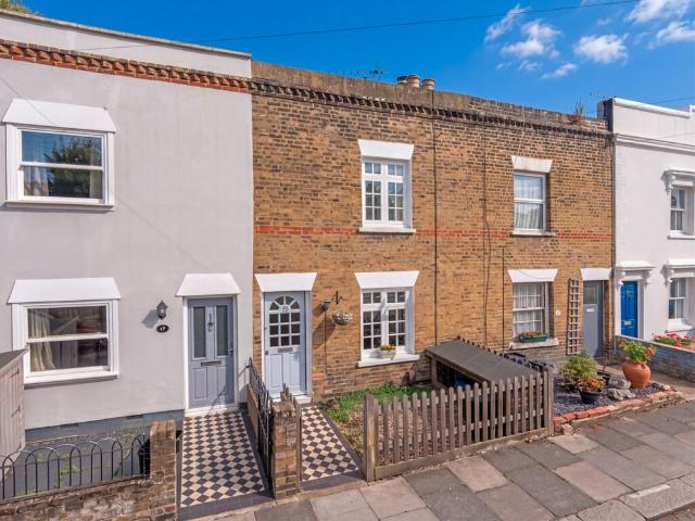 2 bedroom terraced house for sale