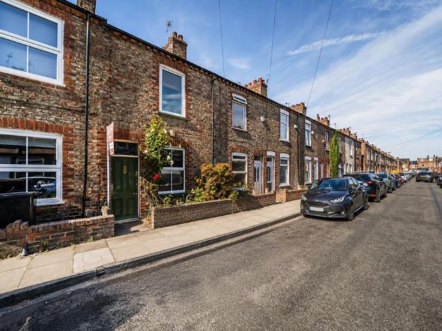 2 bedroom terraced house for sale