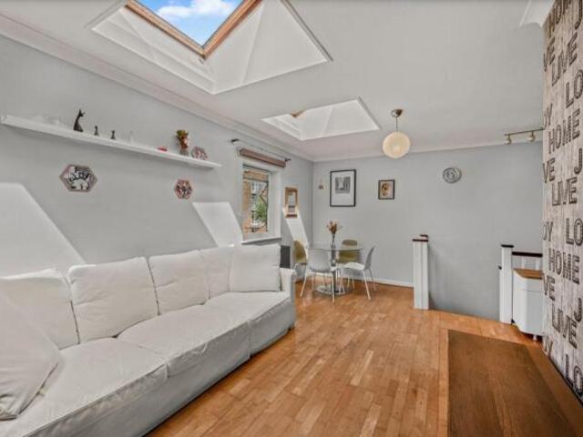 2 bedroom terraced house for sale in Blyth Close, Cubitt Town, E14