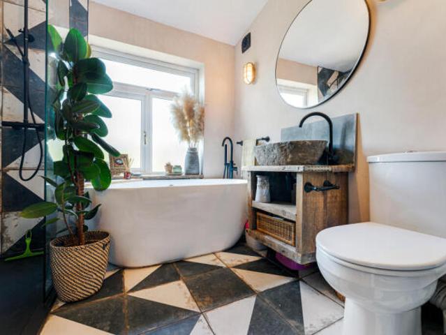 2 bedroom terraced house for sale in Hawthorne Road Stockton Heath, Warrington, WA4