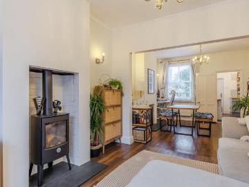 Northern Ireland - Garden, Equipped kitchen
