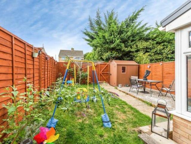2 bedroom terraced house for sale in Larchmore Close, Swindon, SN25