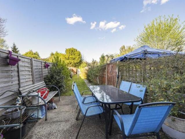 2 bedroom terraced house for sale in Liverpool Road, Watford, WD18