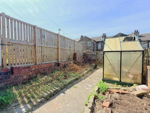 2 bedroom terraced house for sale in Mount Avenue, Eccleshill, Bradford, BD2