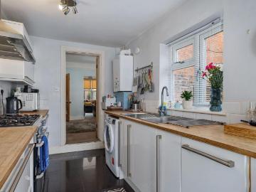 Northern Ireland - Garden, Equipped kitchen