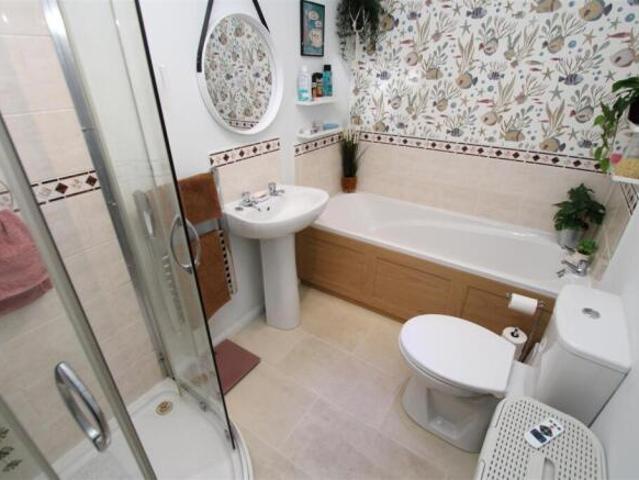 2 bedroom terraced house for sale in Queen Street, Greengates, Bradford, BD10
