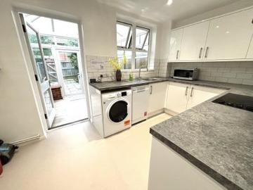 2 bedroom Terraced House To Let