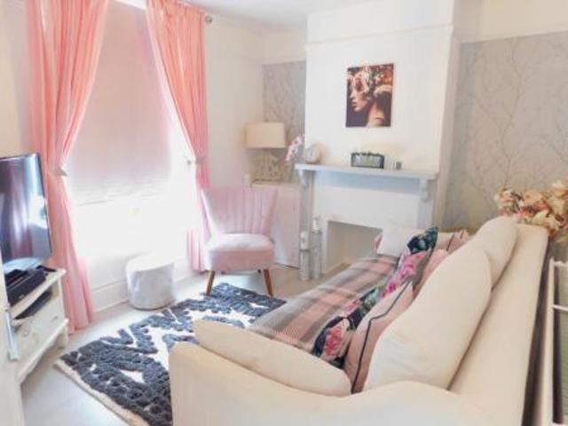 2 bedroom Terraced House To Let