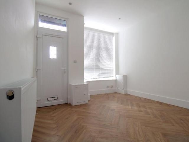 2 bedroom Terraced House To Let