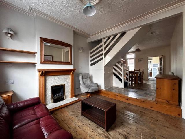 2 bedroom Terraced House To Let