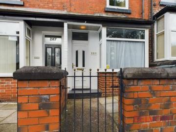 2 bedroom Terraced House To Let