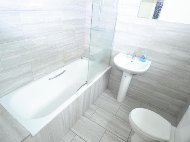 2 bedroom Terraced House To Let