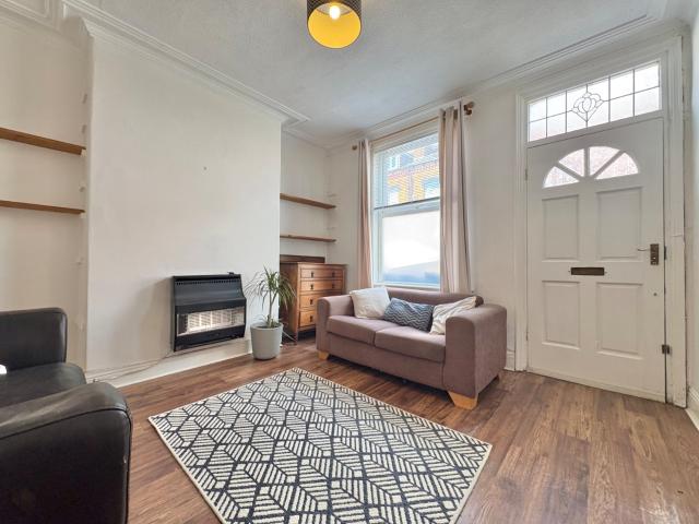 2 bedroom terraced house to rent