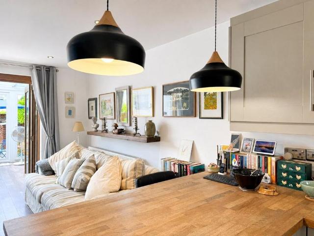 2 bedroom terraced house to rent