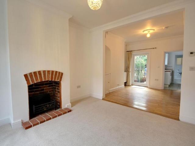 2 bedroom terraced house to rent