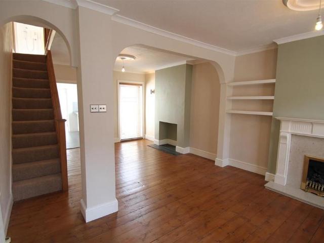 2 bedroom terraced house to rent