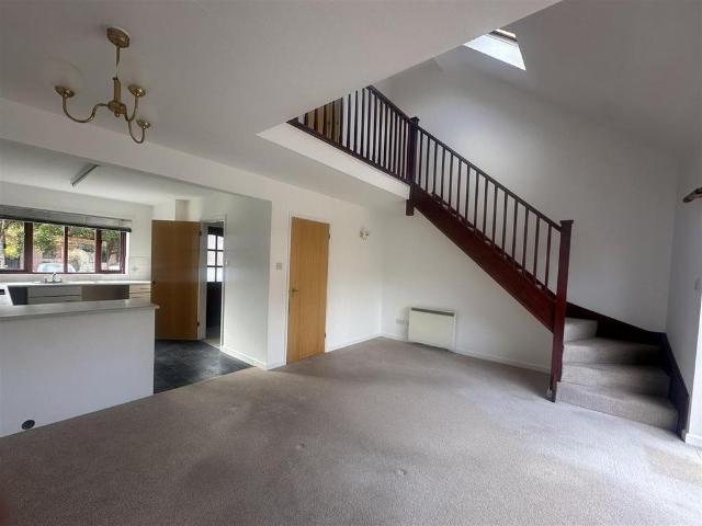 2 bedroom terraced house to rent