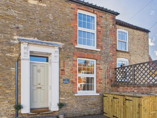 2 bedroom terraced house to rent