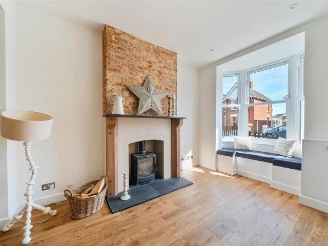 2 bedroom terraced house to rent