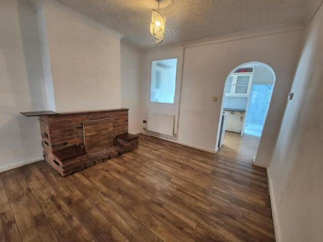 2 bedroom terraced house to rent