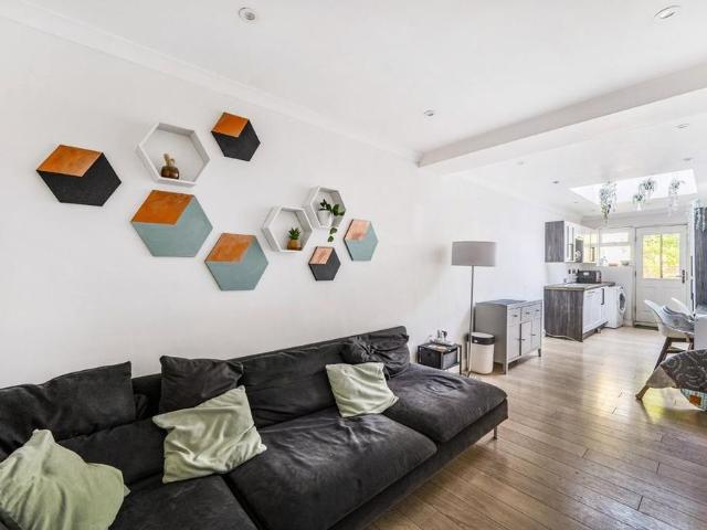 2 bedroom terraced house to rent