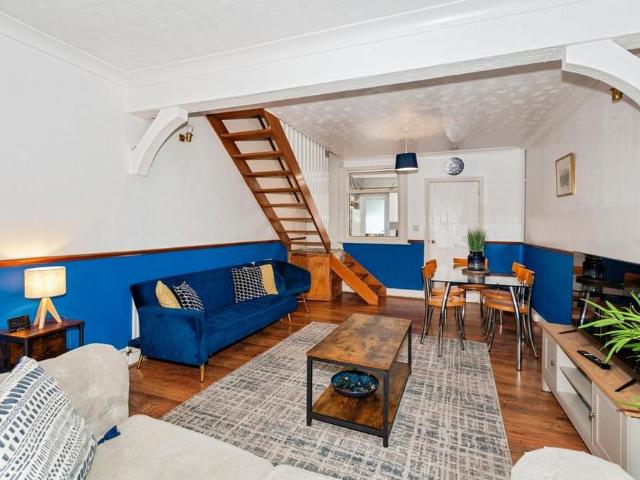2 bedroom terraced house to rent