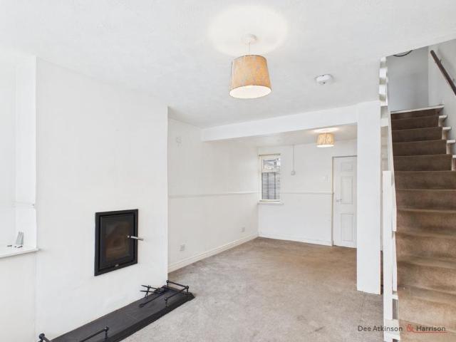 2 bedroom terraced house to rent