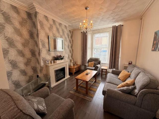 2 bedroom terraced house to rent