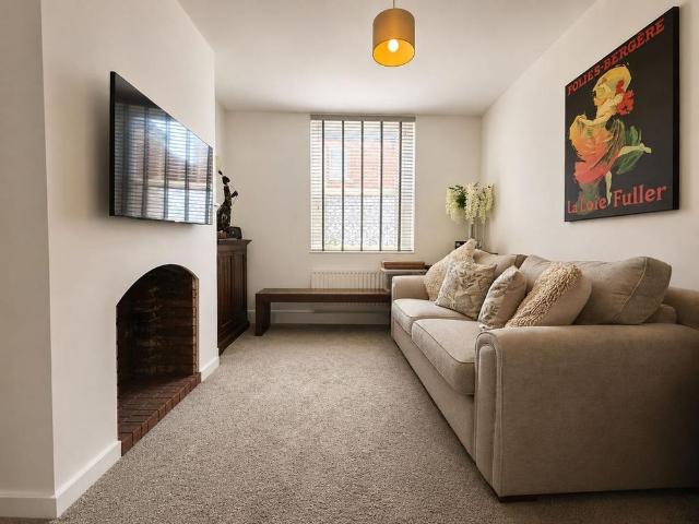 2 bedroom terraced house to rent