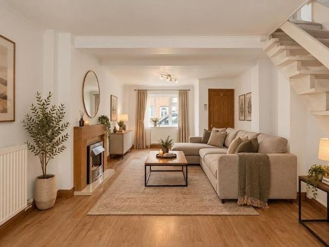 2 bedroom terraced house to rent
