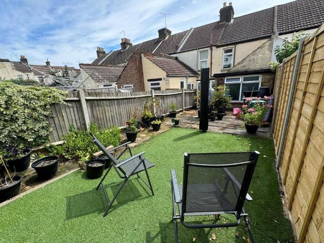 2 bedroom terraced house to rent