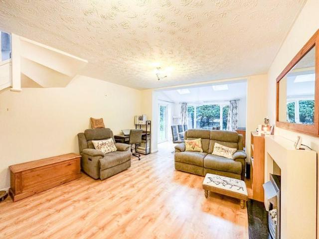 2 bedroom terraced house to rent
