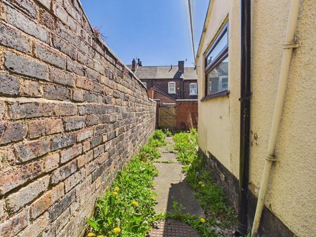 2 bedroom terraced house to rent