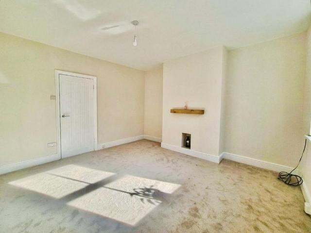 2 bedroom terraced house to rent