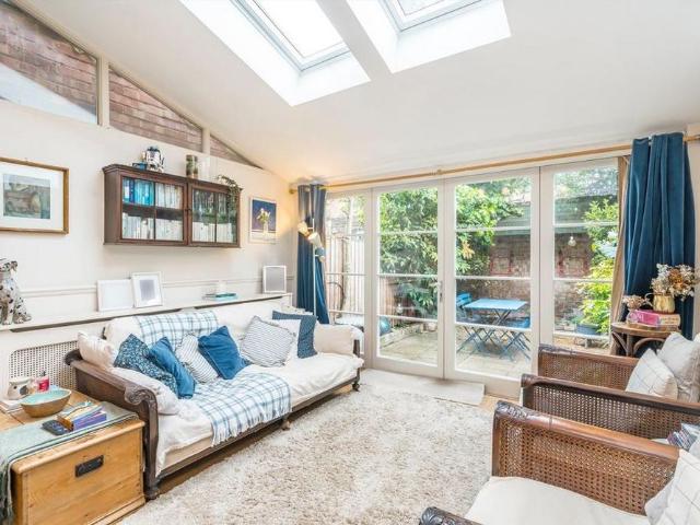 2 bedroom terraced house to rent