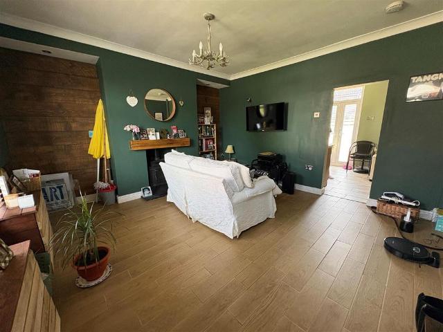 2 bedroom terraced house to rent