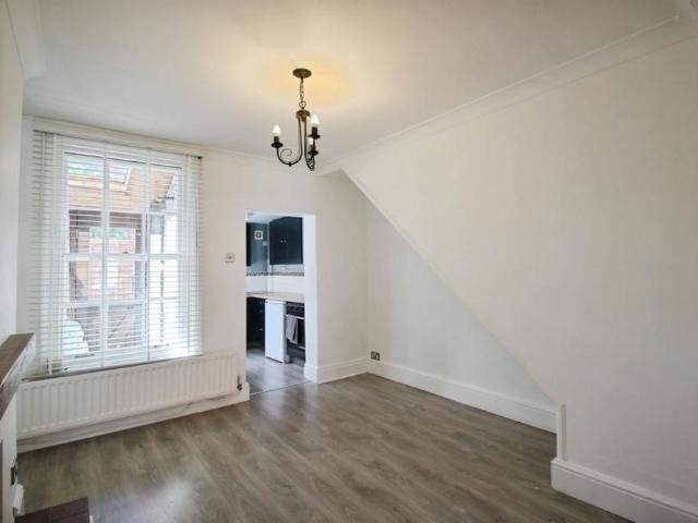 2 bedroom terraced house to rent