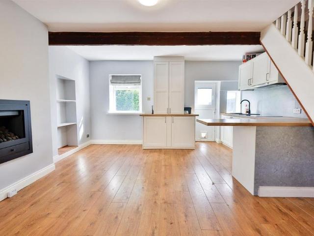 2 bedroom terraced house to rent