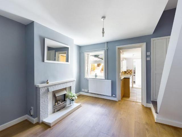 2 bedroom terraced house to rent