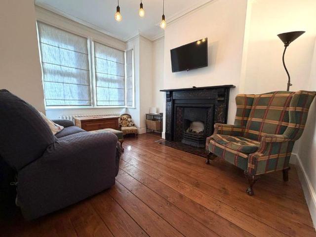 2 bedroom terraced house to rent