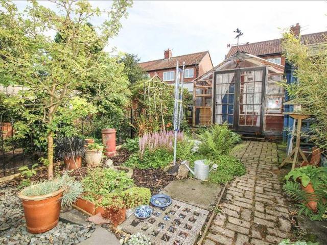 2 bedroom terraced house to rent